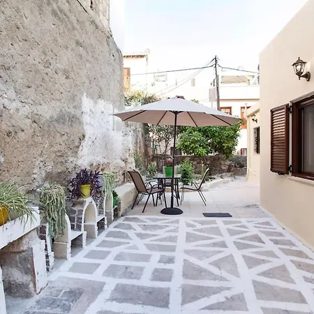 Kalliston House With A Yard خانيا