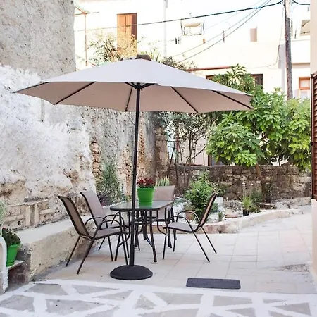 Kalliston House With A Yard خانيا
